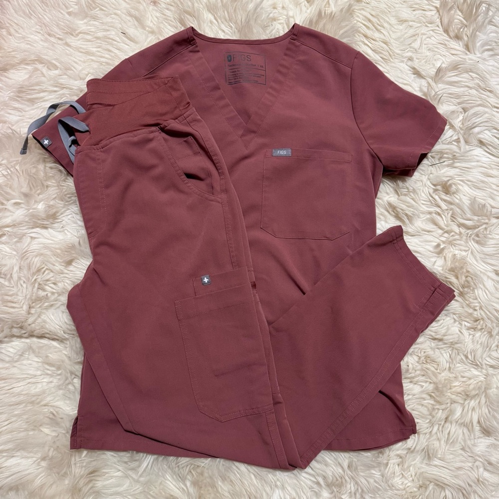 EUC Women’s Figs XS SET in Mauve